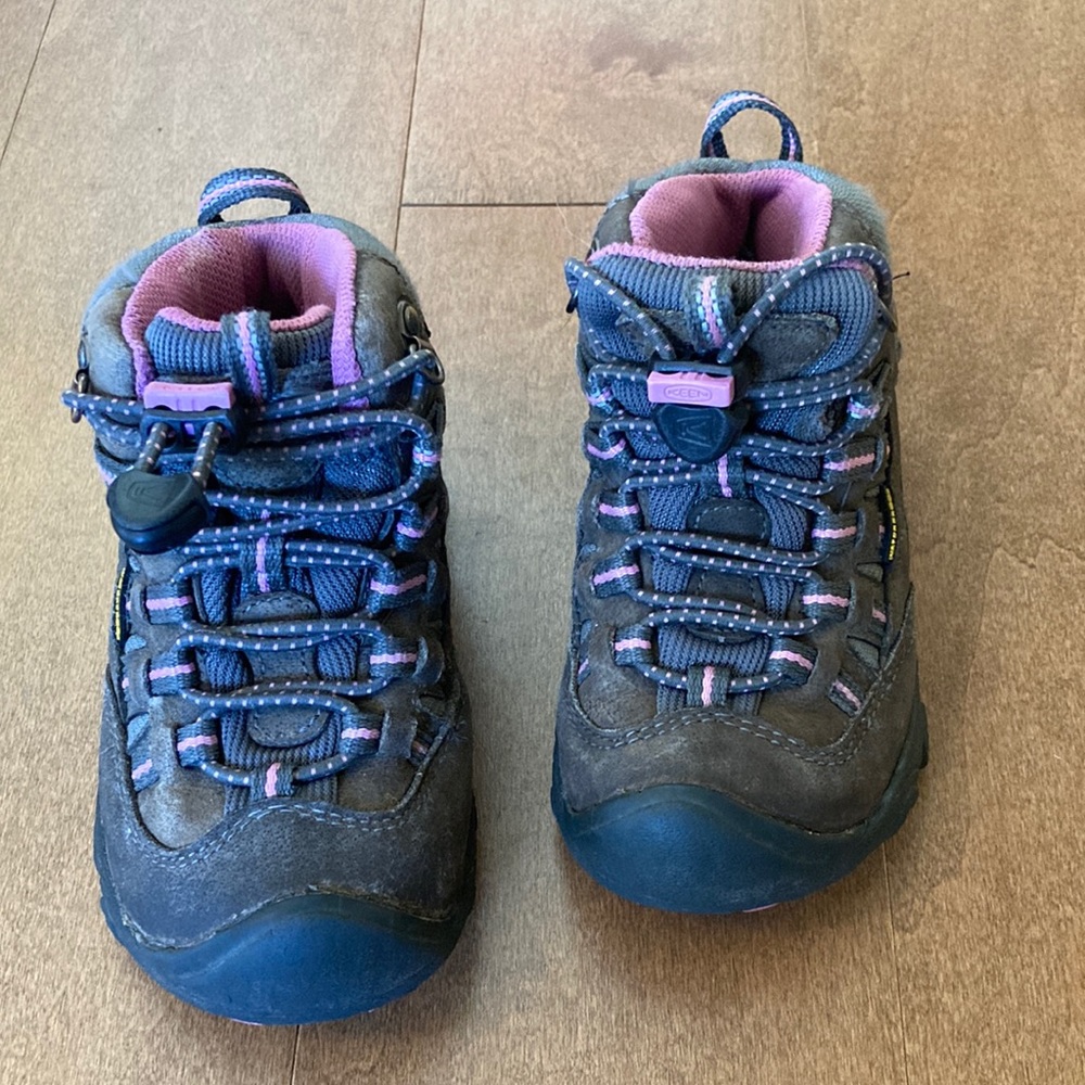 Keen boots Toddler size 9